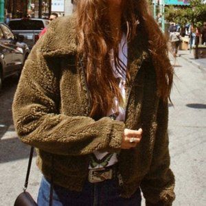 UO Cropped Teddy Jacket, Olive